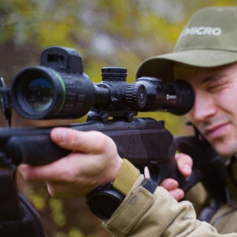 Celownik noktowizyjny noktowizor HIKMICRO Alpex 4K LRF z uchwytem pod IR