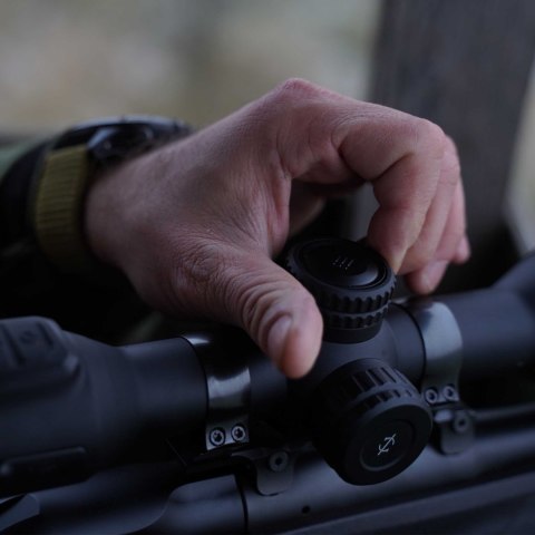 Celownik noktowizyjny noktowizor HIKMICRO Alpex 4K z uchwytem pod IR