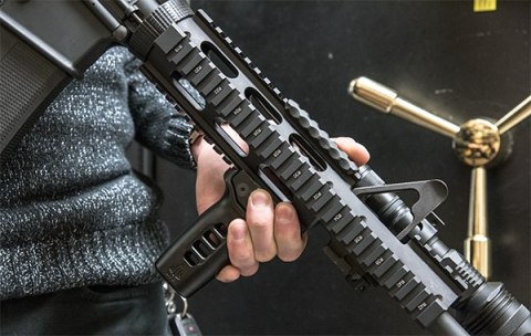 Chwyt przedni Leapers UTG Super Slim Picatinny pionowy czarny