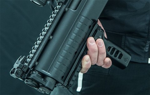 Chwyt przedni Leapers UTG Super Slim Picatinny pionowy czarny