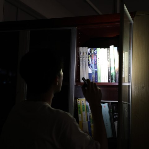 Długopis z latarką Fenix T6 niebieski