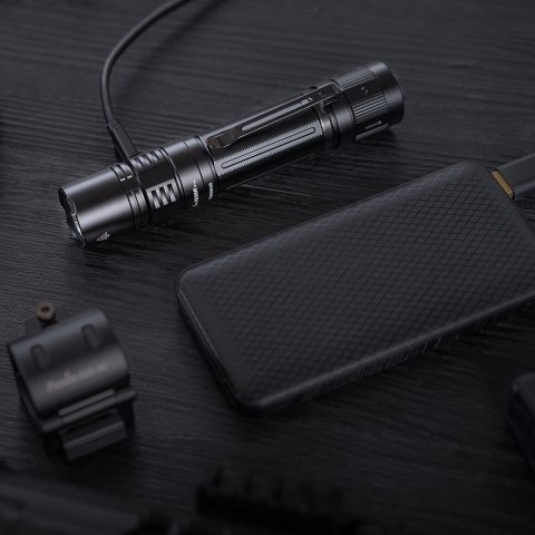 Latarka taktyczna LED Fenix PD36R Pro