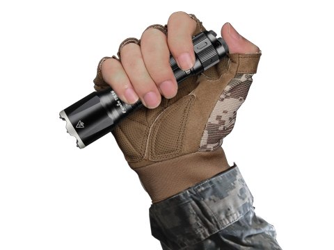 Latarka taktyczna LED Fenix TK16 V2.0 czarna