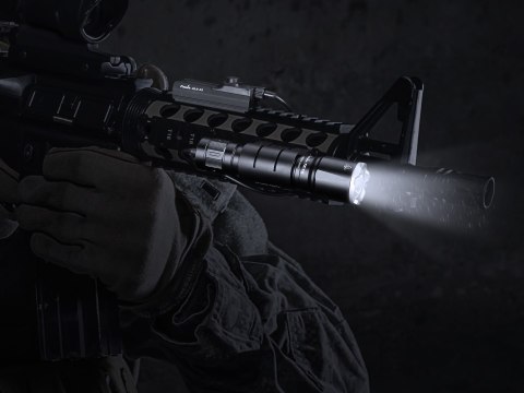 Latarka taktyczna LED Fenix TK16 V2.0 czarna