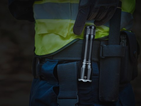 Latarka taktyczna LED Fenix TK16 V2.0 czarna