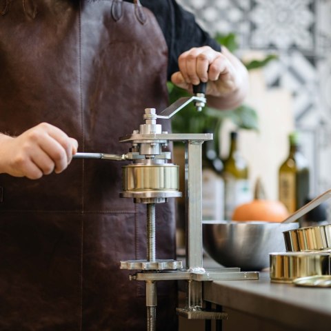 Zamykarka ręczna do puszek Nel