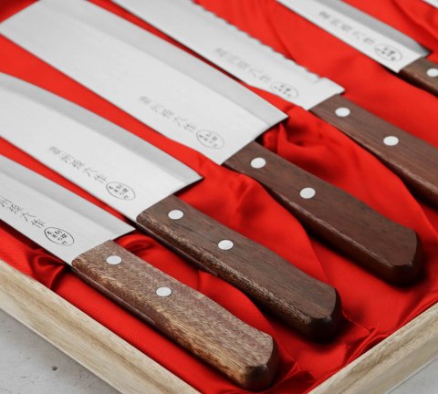 Mcusta Zanmai VG-10 Supreme Hammered Nóż Santoku 18 cm