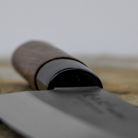 Kanetsune Minamo-kaze Nóż Kiritsuke Gyuto 21 cm