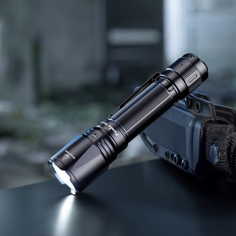 Latarka taktyczna LED Fenix TK11R