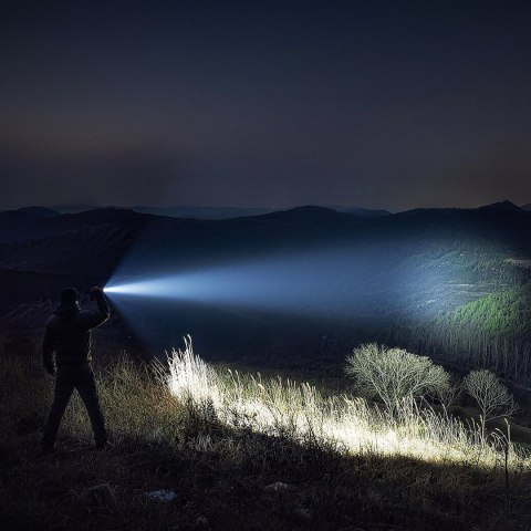 Latarka taktyczna LED Fenix TK15R